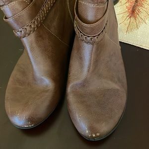 American Eagle Brown Boots